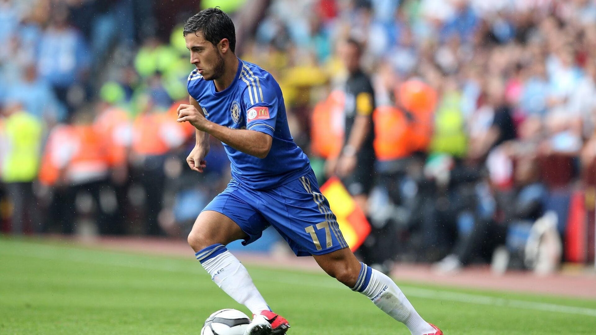 德甲战术多样，精彩瞬间频出，现场氛围热烈，德甲打法